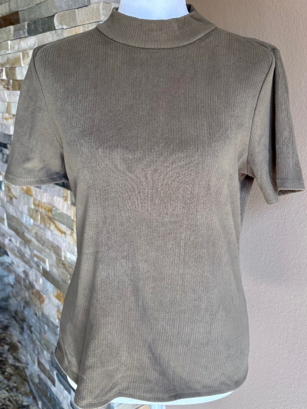 Cyrus Olive Green Ribbed Mock Neck Short Sleeve Knit Top Size M